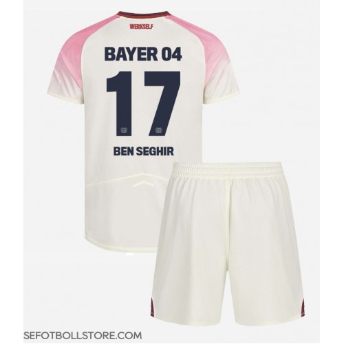 Bayer Leverkusen Eliesse Ben Seghir #17 Replika babykläder Bortaställ Barn 2025-26 Kortärmad (+ korta byxor)